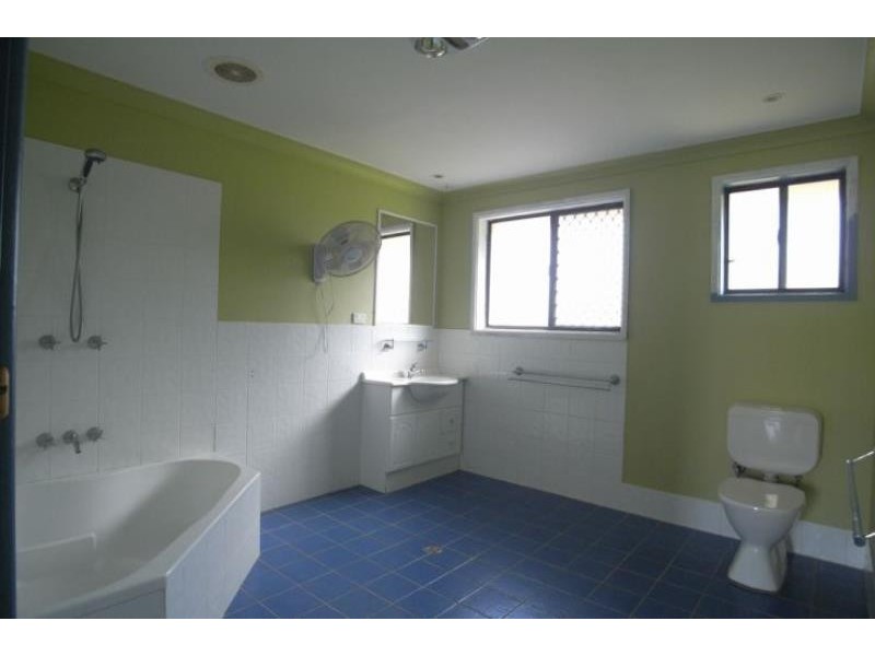 27 Combined St, Wingham NSW 2429