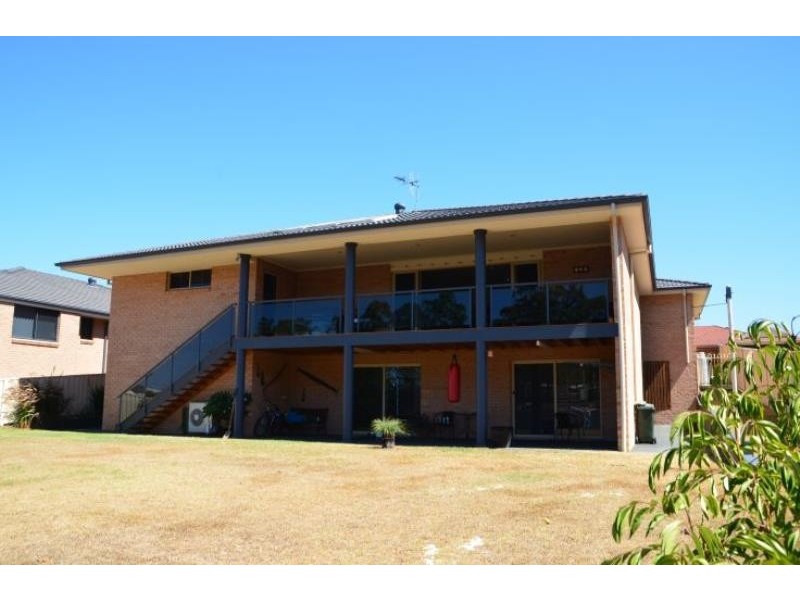 17 Country Club Dr, Wingham NSW 2429