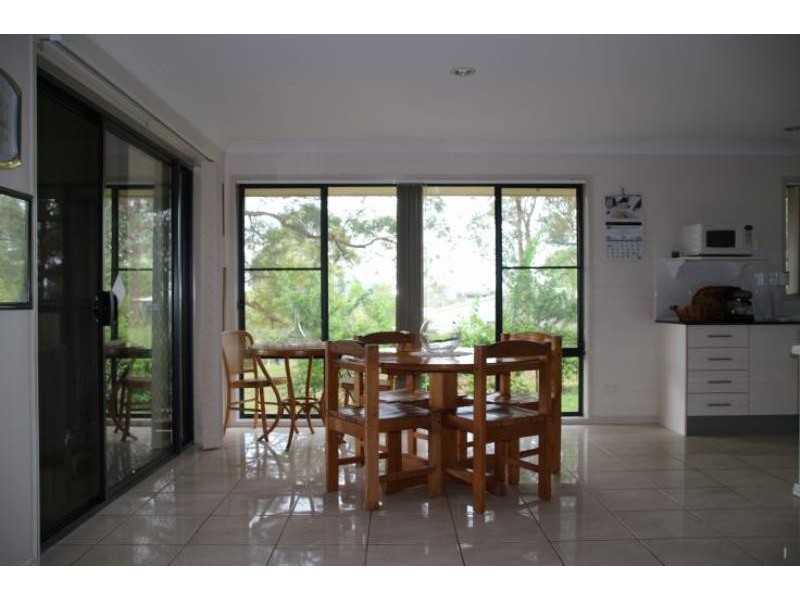 8 Adelaide Cl, Wingham NSW 2429