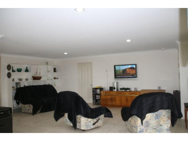 8 Adelaide Cl, Wingham NSW 2429