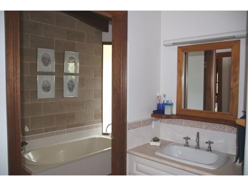 18 Kingfisher Dr, Wingham NSW 2429