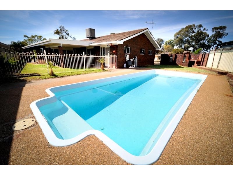 1 Sommerville Pl, Dubbo NSW 2830