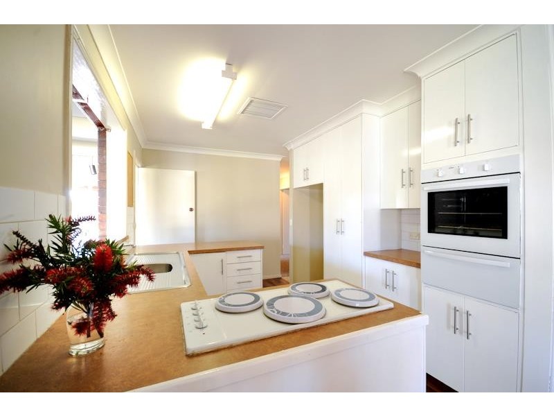 1 Sommerville Pl, Dubbo NSW 2830