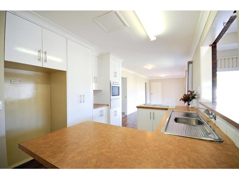 1 Sommerville Pl, Dubbo NSW 2830