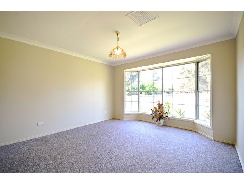 1 Sommerville Pl, Dubbo NSW 2830