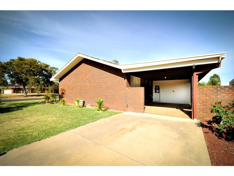 1 Sommerville Pl, Dubbo NSW 2830