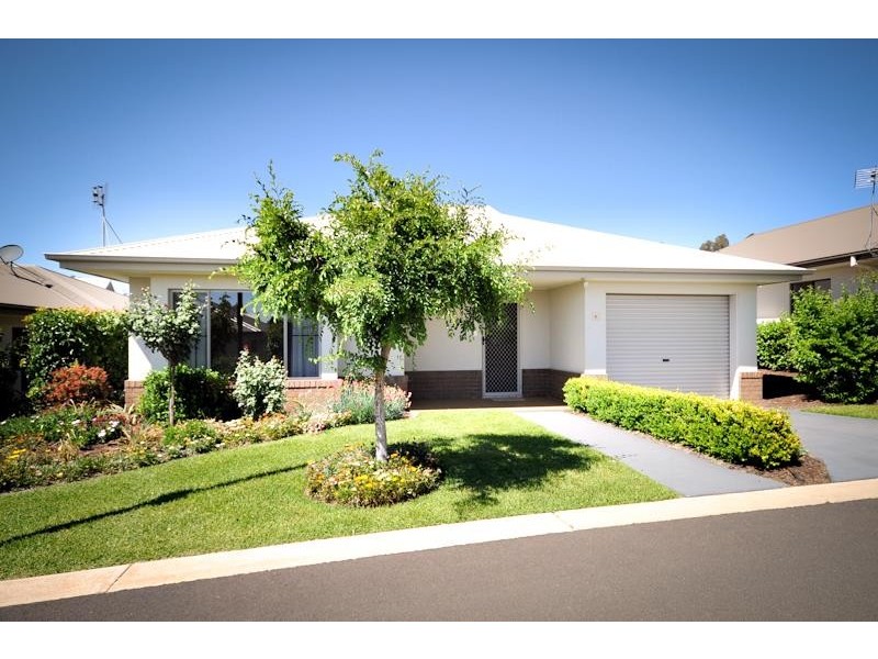 5/2 Glenabbey Dr, Dubbo NSW 2830