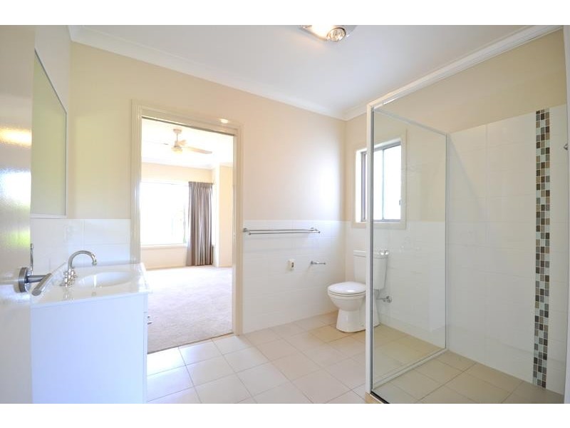 5/2 Glenabbey Dr, Dubbo NSW 2830