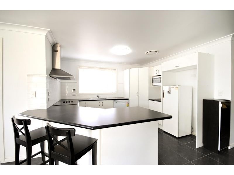 102 Moss Ave, Narromine NSW 2821