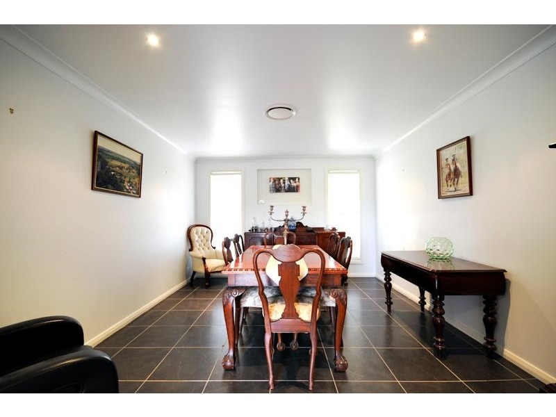 102 Moss Ave, Narromine NSW 2821