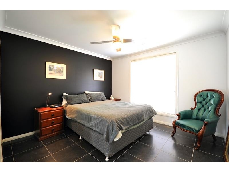 102 Moss Ave, Narromine NSW 2821