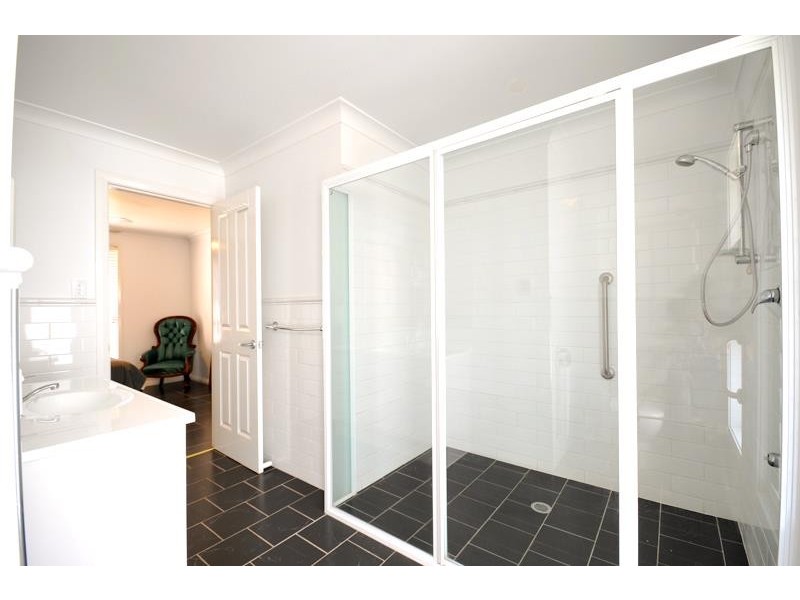 102 Moss Ave, Narromine NSW 2821