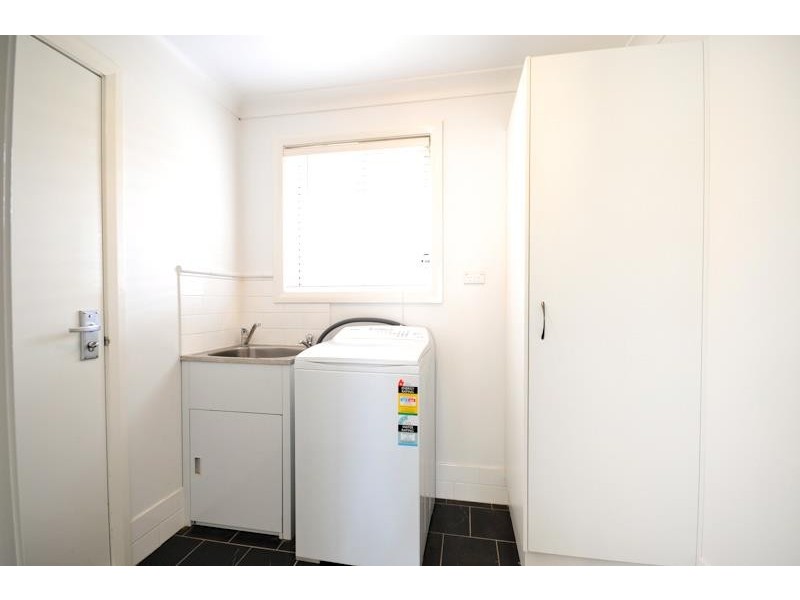 102 Moss Ave, Narromine NSW 2821