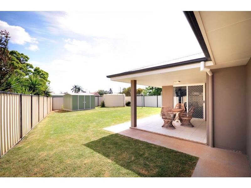 102 Moss Ave, Narromine NSW 2821