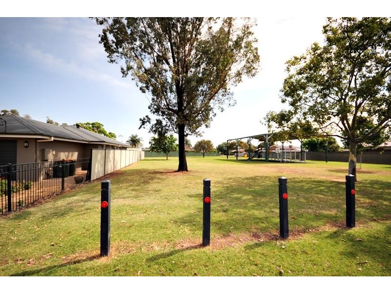 102 Moss Ave, Narromine NSW 2821