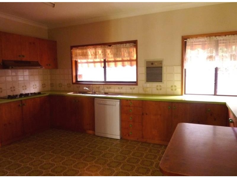 2 Birch Ave, Dubbo NSW 2830