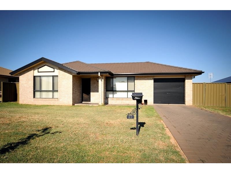 27 Arthur Summons St, Dubbo NSW 2830