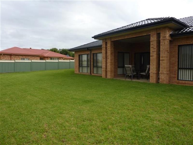 13 Carnoustie Dr, Dubbo NSW 2830