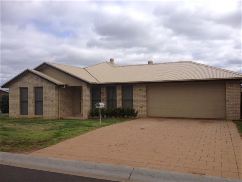 23A Dunheved  Cir, Dubbo NSW 2830