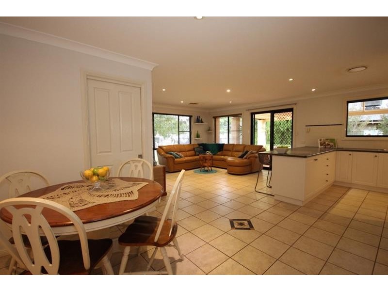 44 Castlereagh Ave, Dubbo NSW 2830