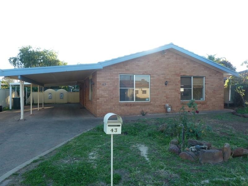 43 Oxley Cir, Dubbo NSW 2830