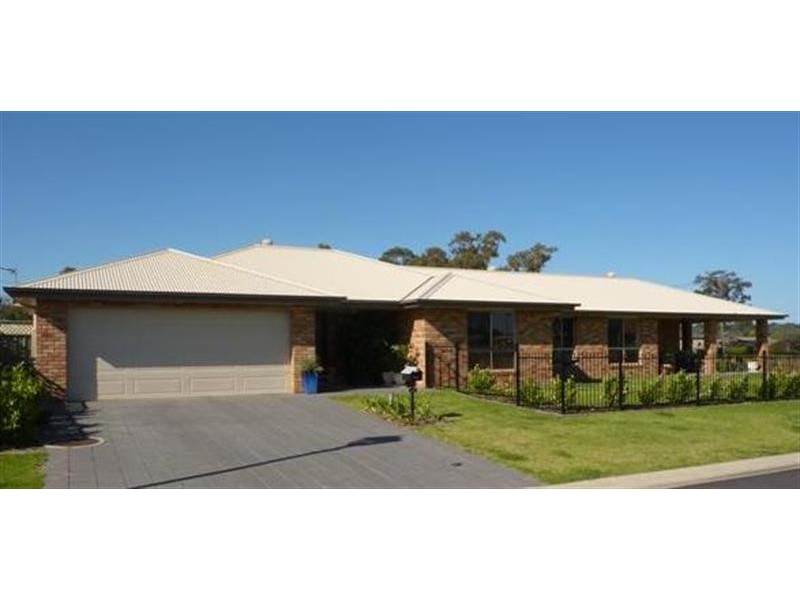 26 Glenshee Cl, Dubbo NSW 2830