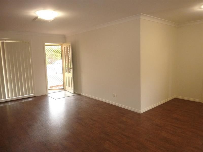 2/1 Light Pl, Dubbo NSW 2830