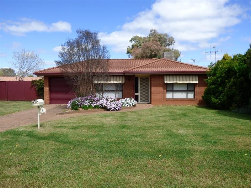 4 Balmoral Pl, Dubbo NSW 2830