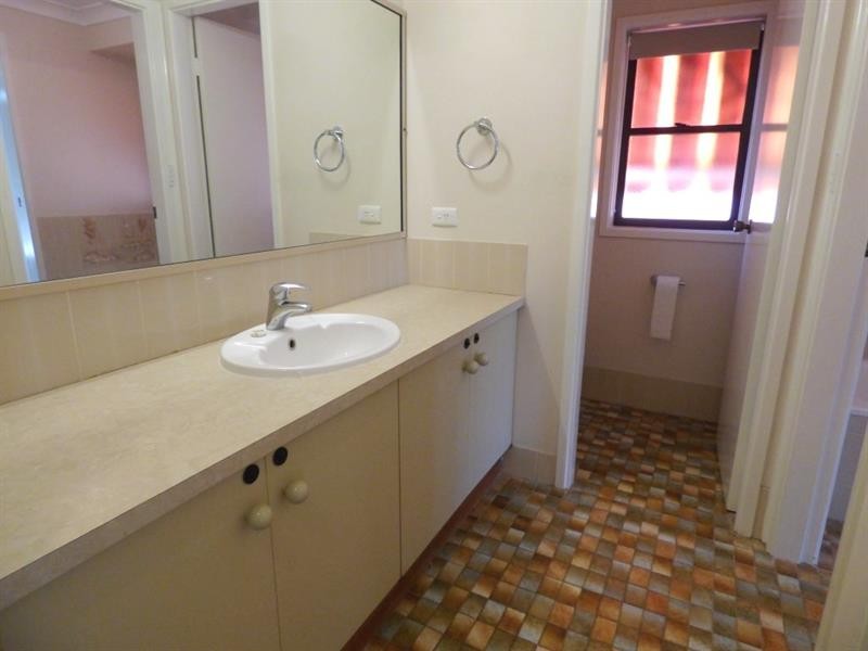 4 Balmoral Pl, Dubbo NSW 2830