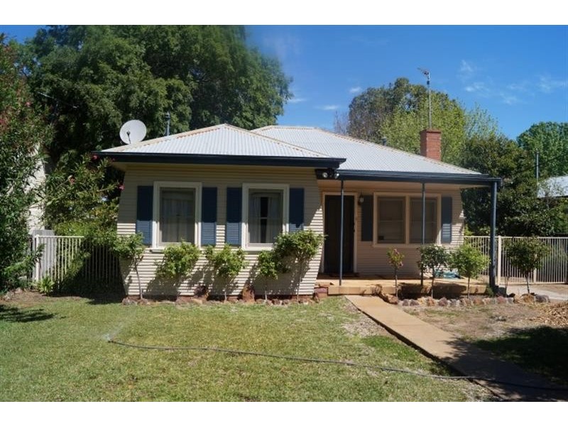 13 Bailey St, Dubbo NSW 2830