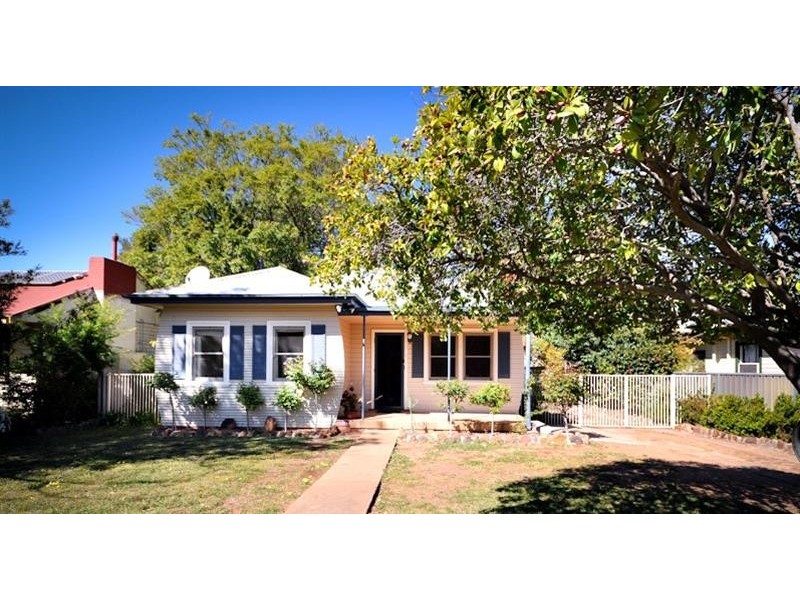 13 Bailey St, Dubbo NSW 2830
