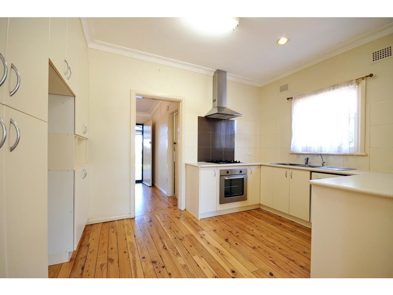 13 Bailey St, Dubbo NSW 2830