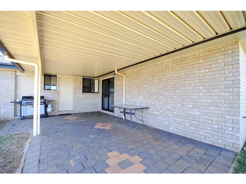 27 Arthur Summons St, Dubbo NSW 2830