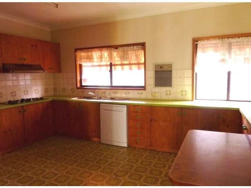 2 Birch Ave, Dubbo NSW 2830