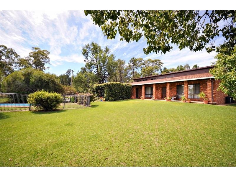 6R Benolong Rd, Dubbo NSW 2830