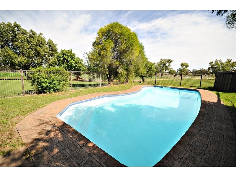 6R Benolong Rd, Dubbo NSW 2830