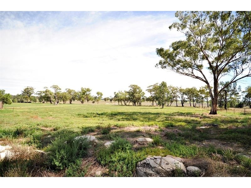 6R Benolong Rd, Dubbo NSW 2830