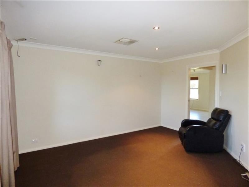 6 Old Homestead Dr, Dubbo NSW 2830