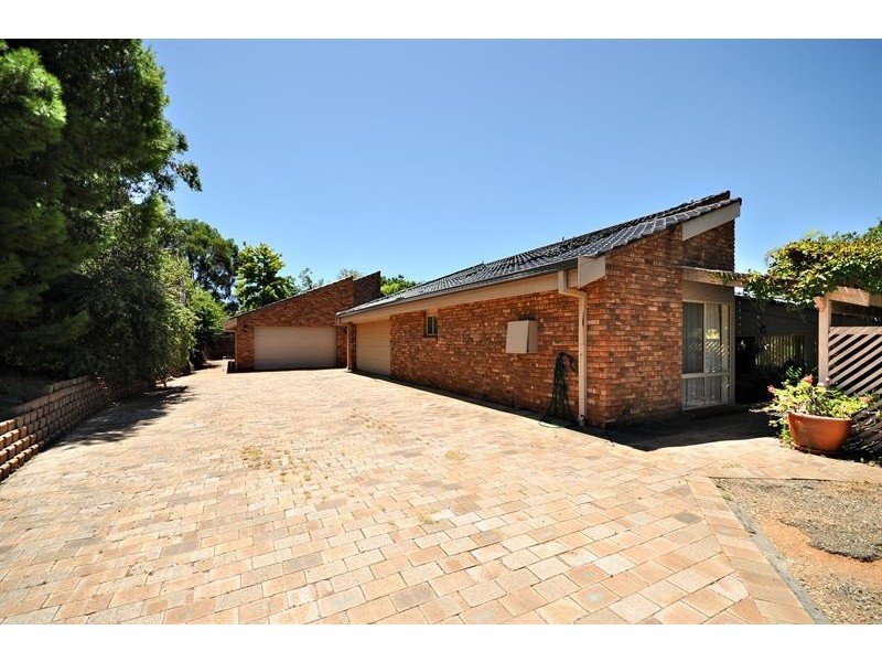 13 Pine Knoll Dr, Dubbo NSW 2830
