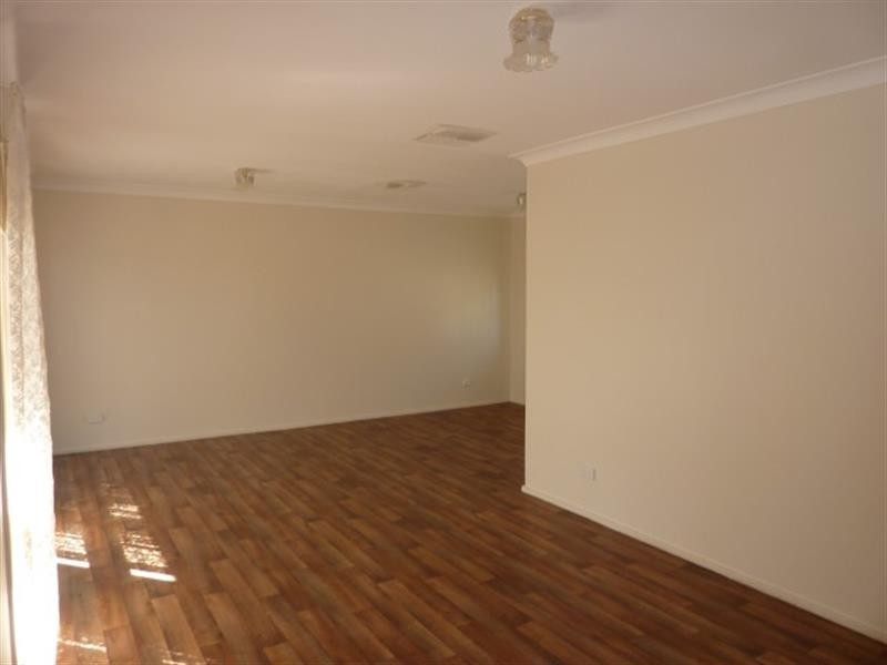 8 Condon Pl, Dubbo NSW 2830