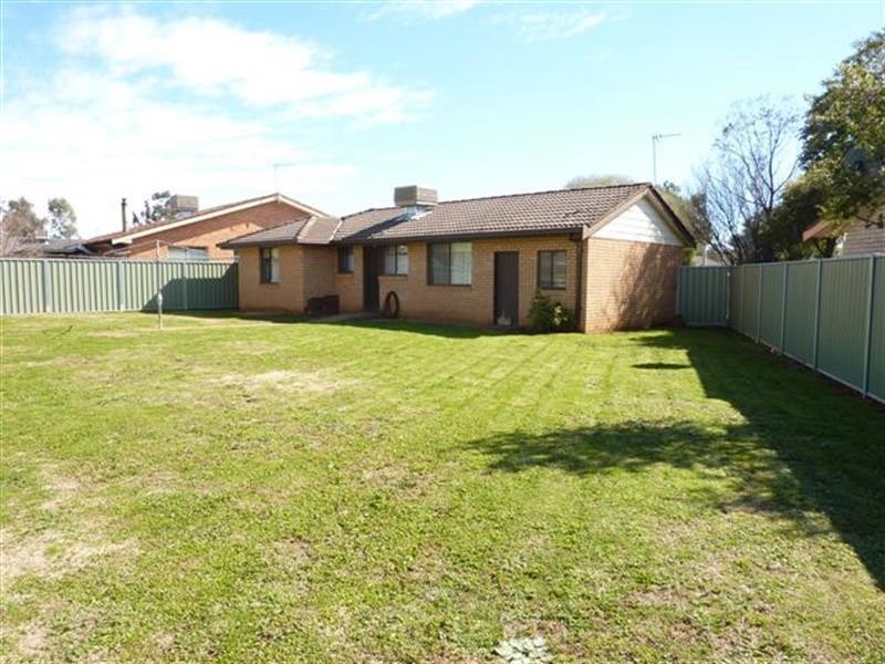 8 Condon Pl, Dubbo NSW 2830