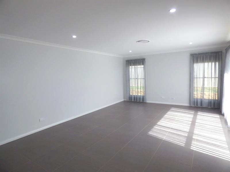 19 Lansdowne Dr, Dubbo NSW 2830