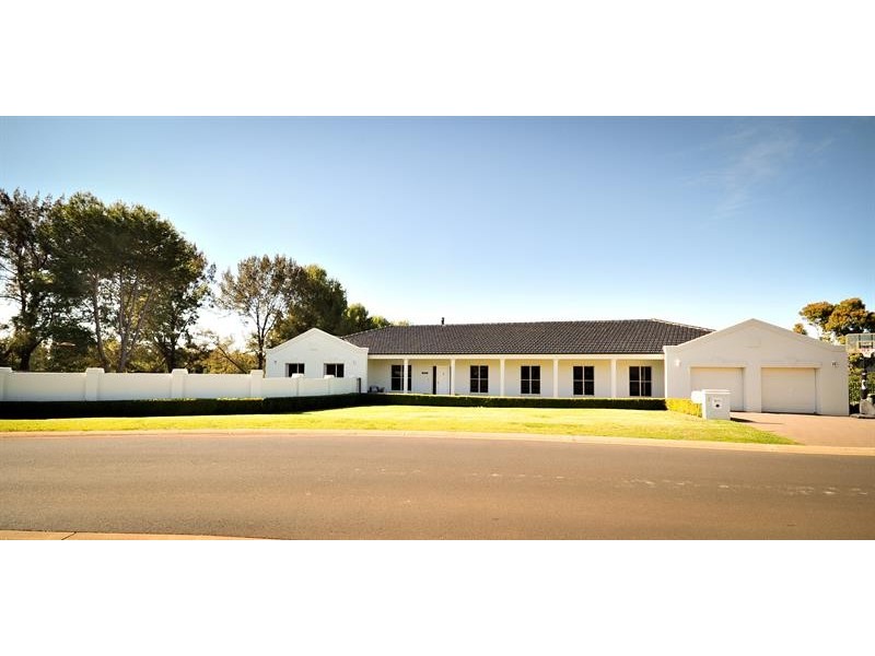 8 Englewood Ave, Dubbo NSW 2830