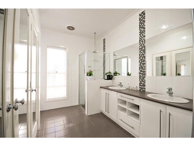 8 Englewood Ave, Dubbo NSW 2830