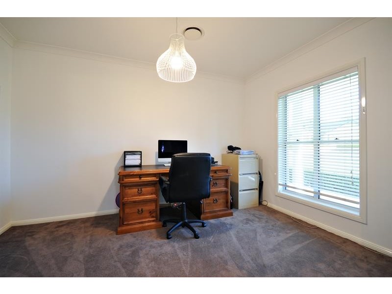 8 Englewood Ave, Dubbo NSW 2830