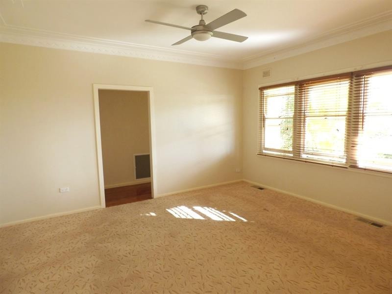 352 Fitzroy St, Dubbo NSW 2830