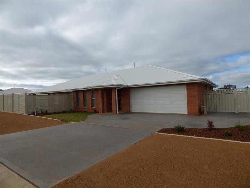 29 Champagne Dr, Dubbo NSW 2830