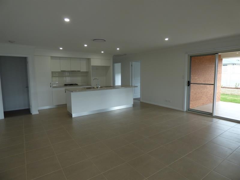 42 Lansdowne Dr, Dubbo NSW 2830