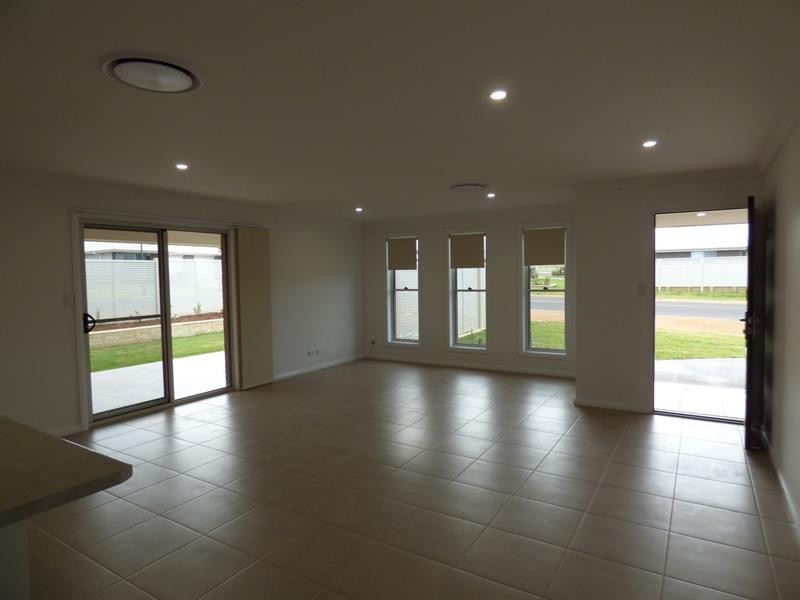 42 Lansdowne Dr, Dubbo NSW 2830