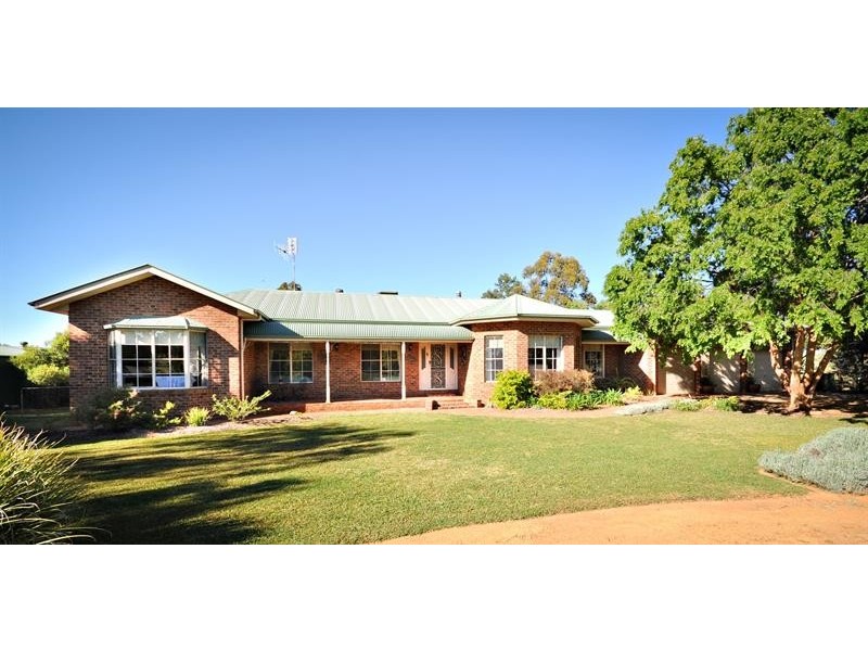 1R Debeaufort Dr, Dubbo NSW 2830